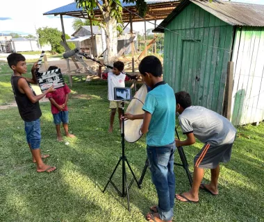 Imagens de casas – e vidas – iluminadas