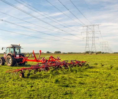 Energia elétrica de qualidade gera avanços no campo, mas é preciso cui