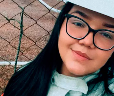 Conheça Claudia, uma mulher sob alta tensão Conheça Claudia, uma mulher sob alta tensão