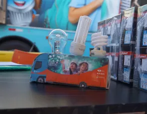 Moradores de Chapada dos Guimarães podem fazer troca de lâmpadas e neg