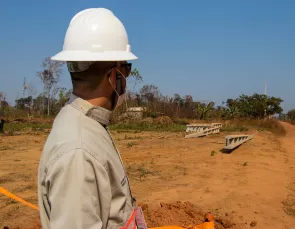 Energia melhora acesso a água e dá um refresco na vida dura do trabalh