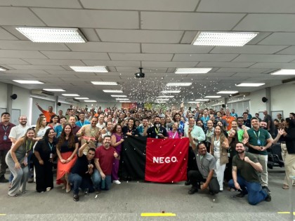 time da paraíba comemorando o prêmio